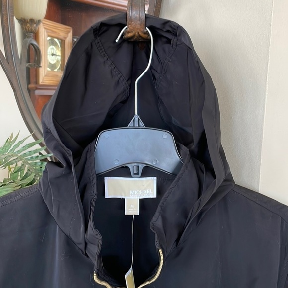 Brand New Michael Kors Black Zippered Lightweight Windbreaker Hooded Jacket - Picture 4 of 10